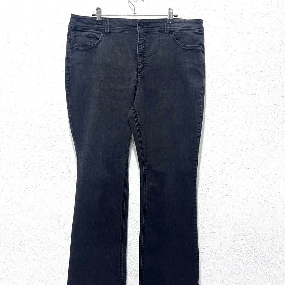 Chico's Black Straight Leg high rise Jeans short 2.5/14